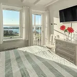 2 Bedroom Pet Friendly In