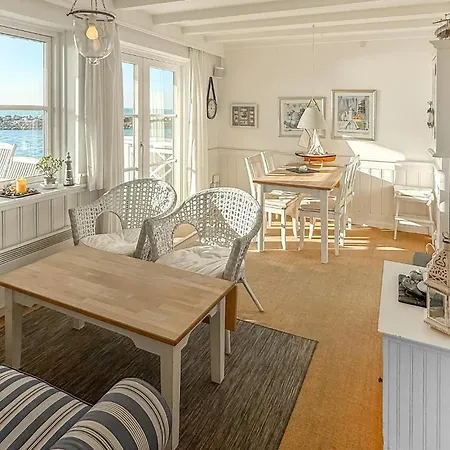 2 Bedroom Pet Friendly In *